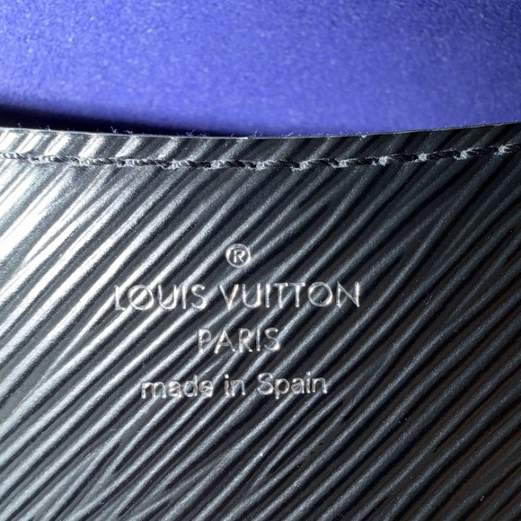 Louis Vuitton Clery Epi Leather Crossbody Black + LV Epi Coin Wallet Bundle - Picture 7 of 8